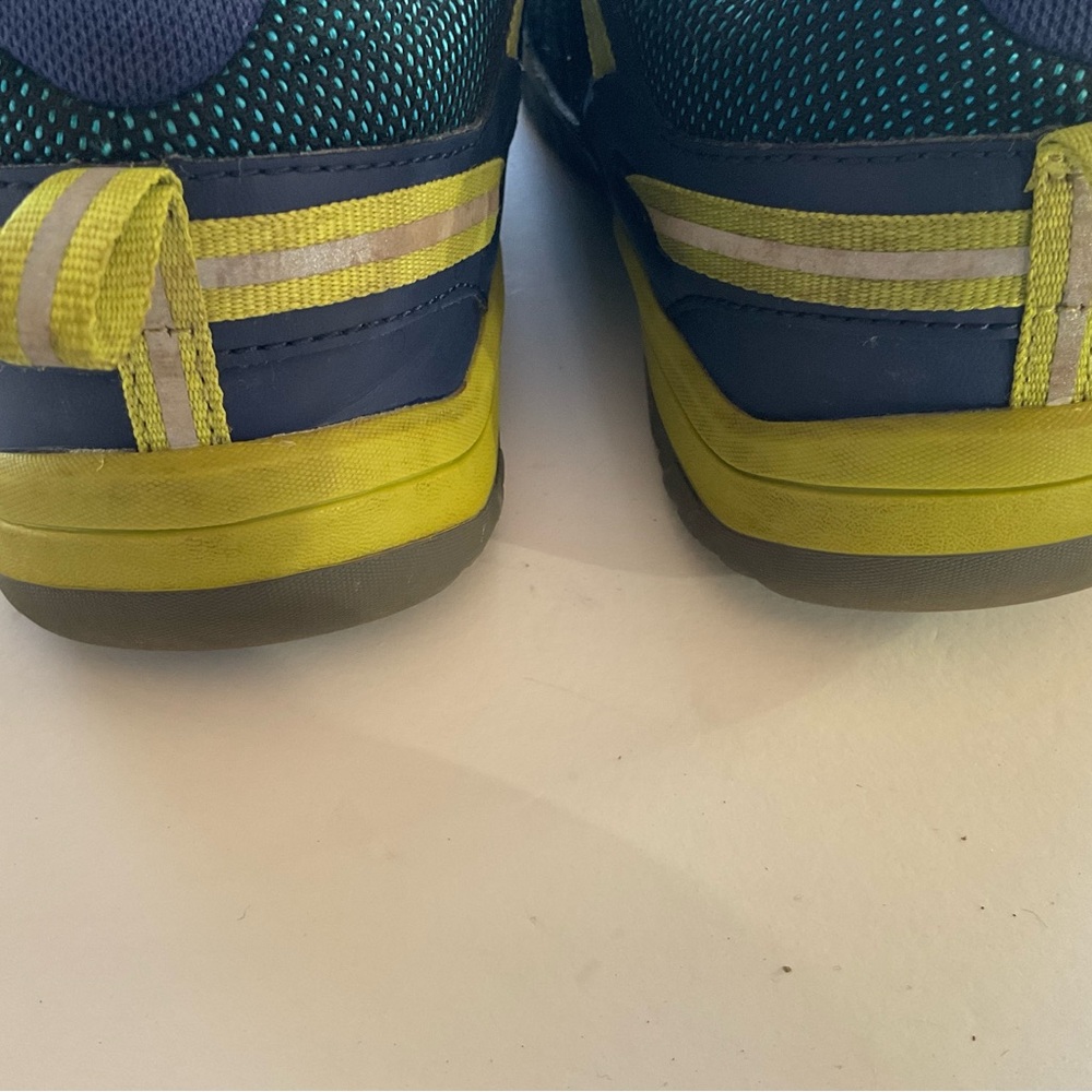 VGUC Keen Trail Shoes - Big Kid Sz 4 - Picture 8 of 8